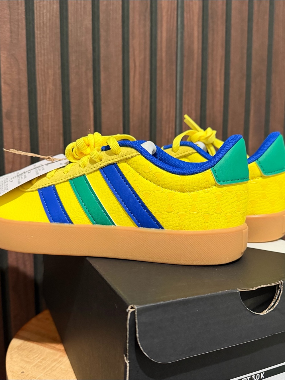 NWT Adidas VL Court 3.0 K Yellow Blue Green Sneakers Size 2 Kids - Picture 2 of 4